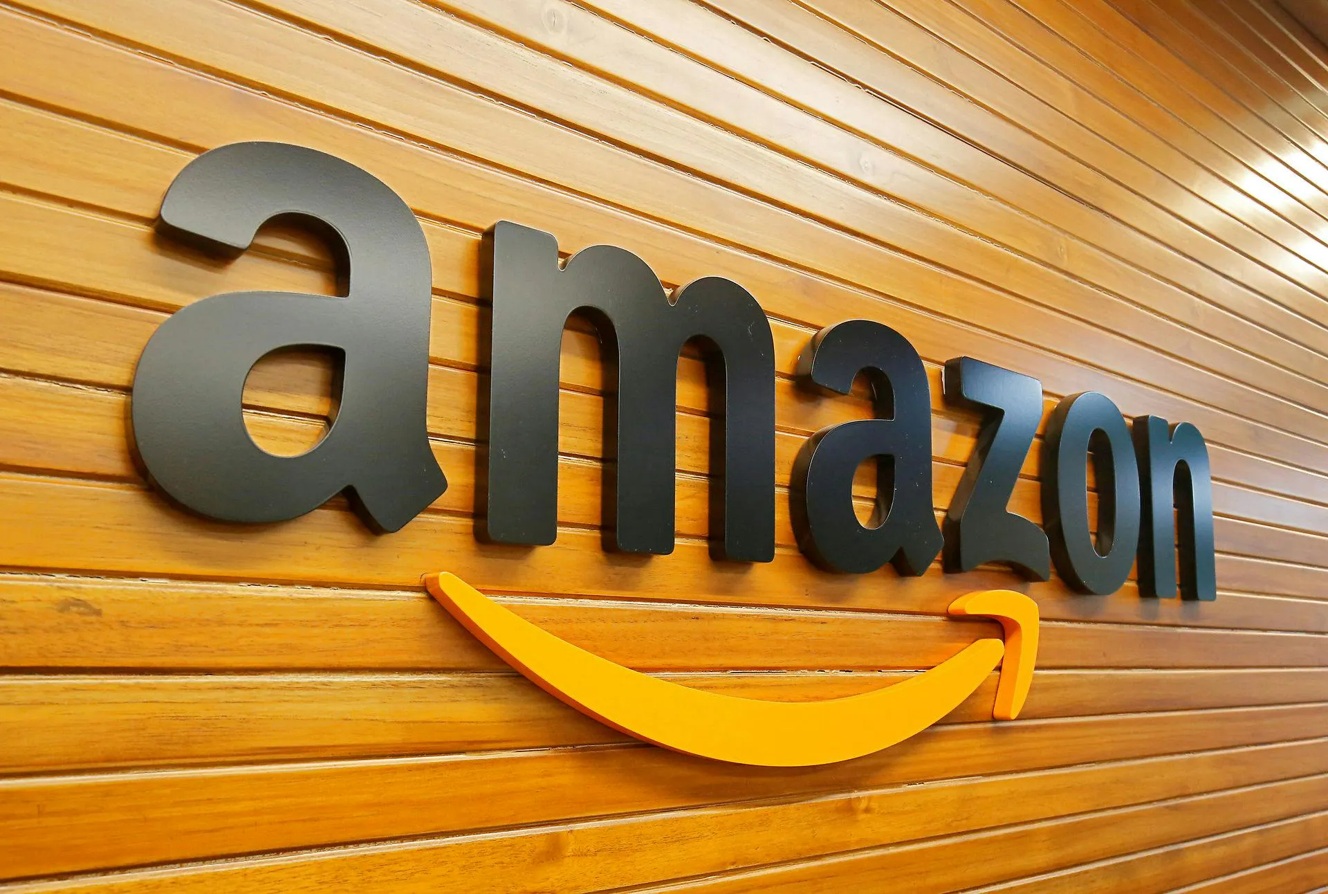 Amazon er nået til Sverige: Danske virksomheder er bekymrede | RADIO IIII