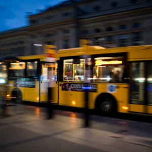 Å-politiker kunne ikke komme med bussen med klapvogn: Kalder det diskrimination
